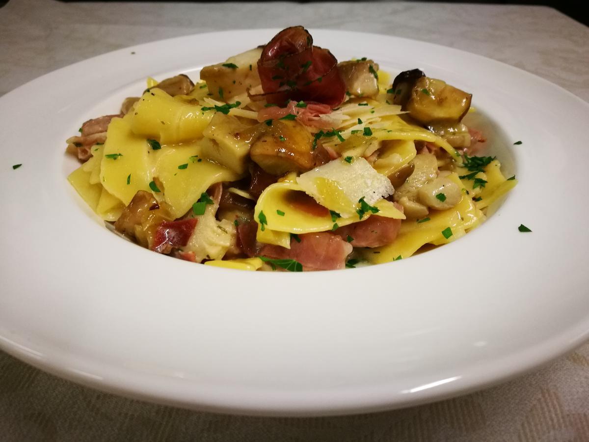 Locanda Della Pieve Tizzano Val Parma Ngoại thất bức ảnh